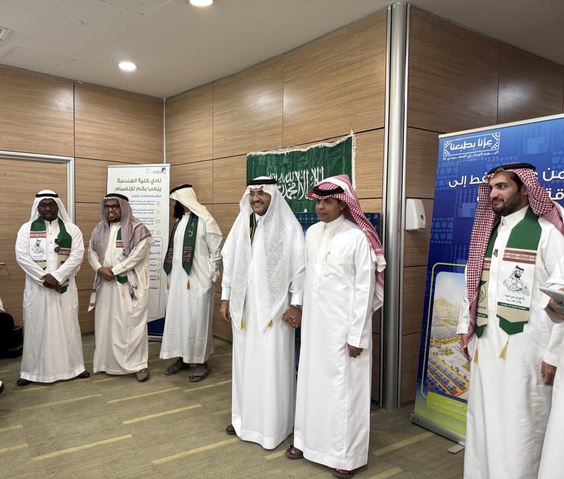 engineering_bu's tweet photo. اعتزازاً بوطنٍ تعانق أمجاده السماء؛ اختتمت كلية الهندسة احتفالها باليوم الوطني السعودي.
وفي هذا العمل المرئي، يجسد رؤساء الأقسام وإدارة الكليه مشاعر الفخر، مجددين العهد على تسخير كافة جهودنا الهندسية لمواصلة مسيرة البناء والتطوير.
دام عزك يا وطن 🇸🇦
#جامعة_الباحة
#كلية_الهندسة https://t.co/iyVmVm96Hl