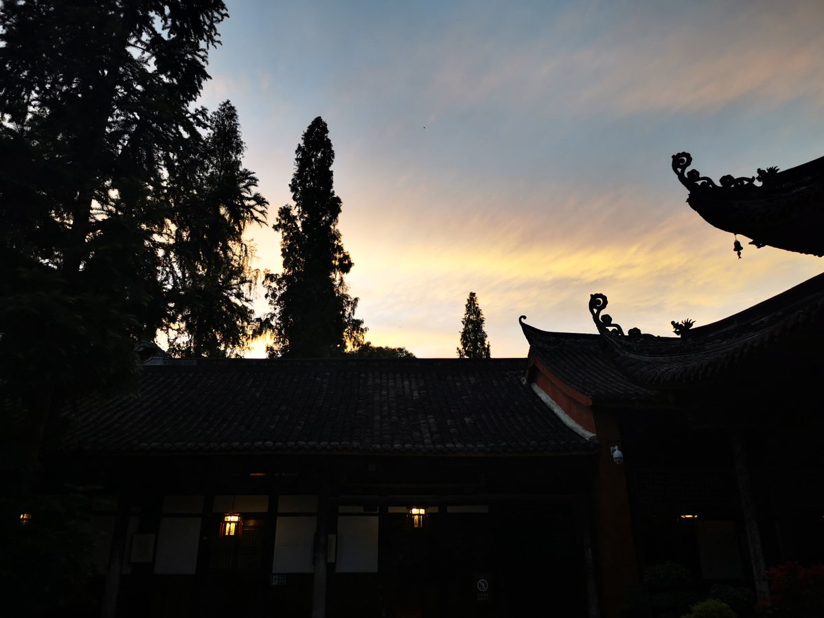 joshu_wil44_1a8's tweet photo. [The clock at the ancient city gate by Zhongkan gives off a charming aroma as the sun sets] https://t.co/juNjJs5e8O