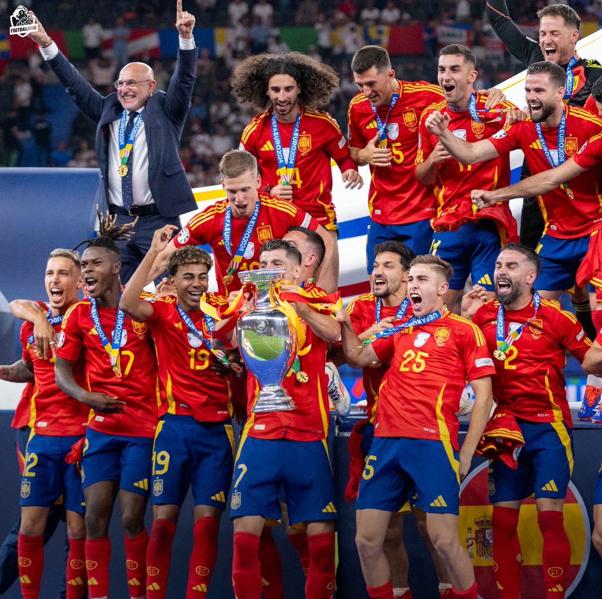 Footballogue's tweet photo. L'ESPAGNE POURSUIT SA FOLLE SÉRIE D'INVINCIBILITÉ QUI DURE DEPUIS 40 MATCHS DÉSORMAIS !!!! 😱🇪🇸

𝟮𝟬𝟮𝟰 :

🤝 Brésil (3-3)
✅ Andorre (5-0)
✅ Irlande du Nord (5-1)
✅ Croatie (3-0)
✅ Italie (1-0)
✅ Albanie (0-1)
✅ Géorgie (4-1)
✅ Allemagne (2-1)
✅ France (2-1)
✅ Angleterre (2-1)
🤝 Serbie (0-0)
✅ Suisse (1-4)
✅ Danemark (1-0)
✅ Serbie (3-0)
✅ Danemark (1-2)
✅ Suisse (3-2)

𝟮𝟬𝟮𝟱 :

🤝 Pays-Bas (2-2)
🤝 Pays-Bas (3-3)
✅ France (5-4)
🤝 Portugal (2-2)
✅ Bulgarie (0-3)
✅ Turquie (0-6)
✅ Géorgie (2-0)
✅ Bulgarie (4-0)
✅ Géorgie (0-4)
🤝 Turquie (2-2)

𝟮𝟬𝟮𝟲 :

✅ Serbie (3-0)
🤝 Égypte (0-0)
🤝 Irak (1-1)
✅ Pérou (1-3)
🤝 Cap-Vert
✅ Arabie saoudite (4-0)
✅ Uruguay (0-1)
✅ Autriche (3-0)
✅ Portugal (0-1)
✅ Belgique (2-1)
✅ France (0-2)
✅ Argentine (1-0)
✅ Angleterre (2-3)
✅ Croatie (4-1)

Leur dernière défaite remonte à mars 2024 en amical contre la Colombie, il y a plus de deux ans et demi...

DINGUE !!! 😳