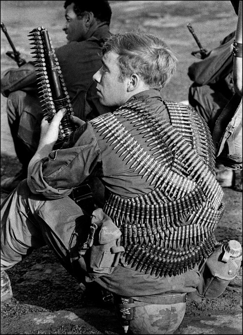 pdoggbiker's tweet photo. You can never have too much ammo when going to a gunfight. During his 12 months, 'Polack' was a machine gunner for half of that time and humped the 'pig' on many patrols to find the elusive enemy in the #VietnamWar. One gunner was plagued with issues: https://t.co/DwVZ2610ji https://t.co/zsbKZwPhlL