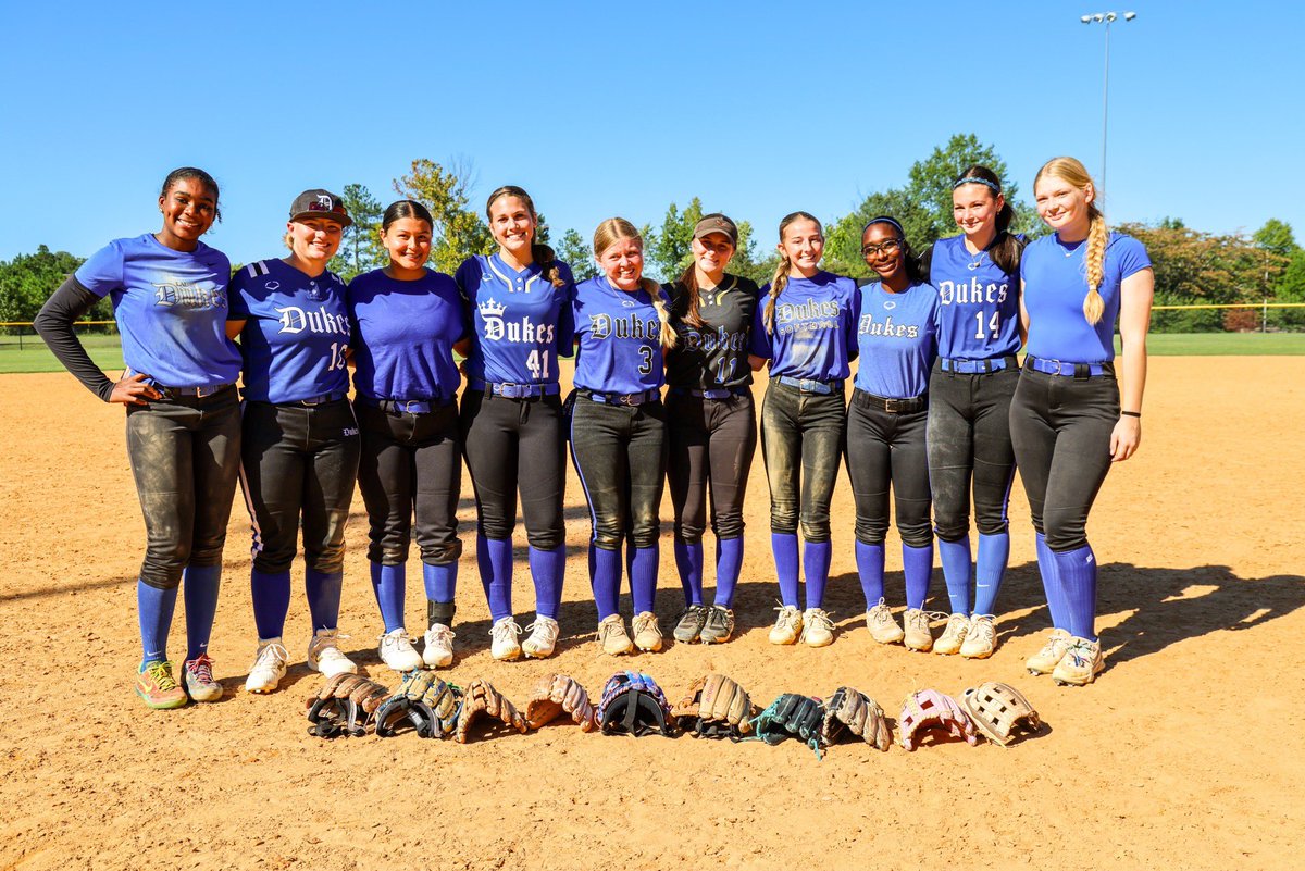 kaym_meadows's tweet photo. Lady Dukes Team Camp 2026 was a success! Had so much fun meeting my team and being coached by some of the best!! Also caught some good barrels during our scrimmages! Counting down the days until fall season starts!💙 #BlueMagic
@LDNBryant @LadyDukesBurden @LadyDukesLamar @SBRRetweets @SoftballAmerica @PrepSoftball @DiamondAddicts
@THEWOWSB @LineDsoftball
@ExtraInningSB @tagupSoftball
@MidwestPremierS @CommitBoundSB
@D1Softball
