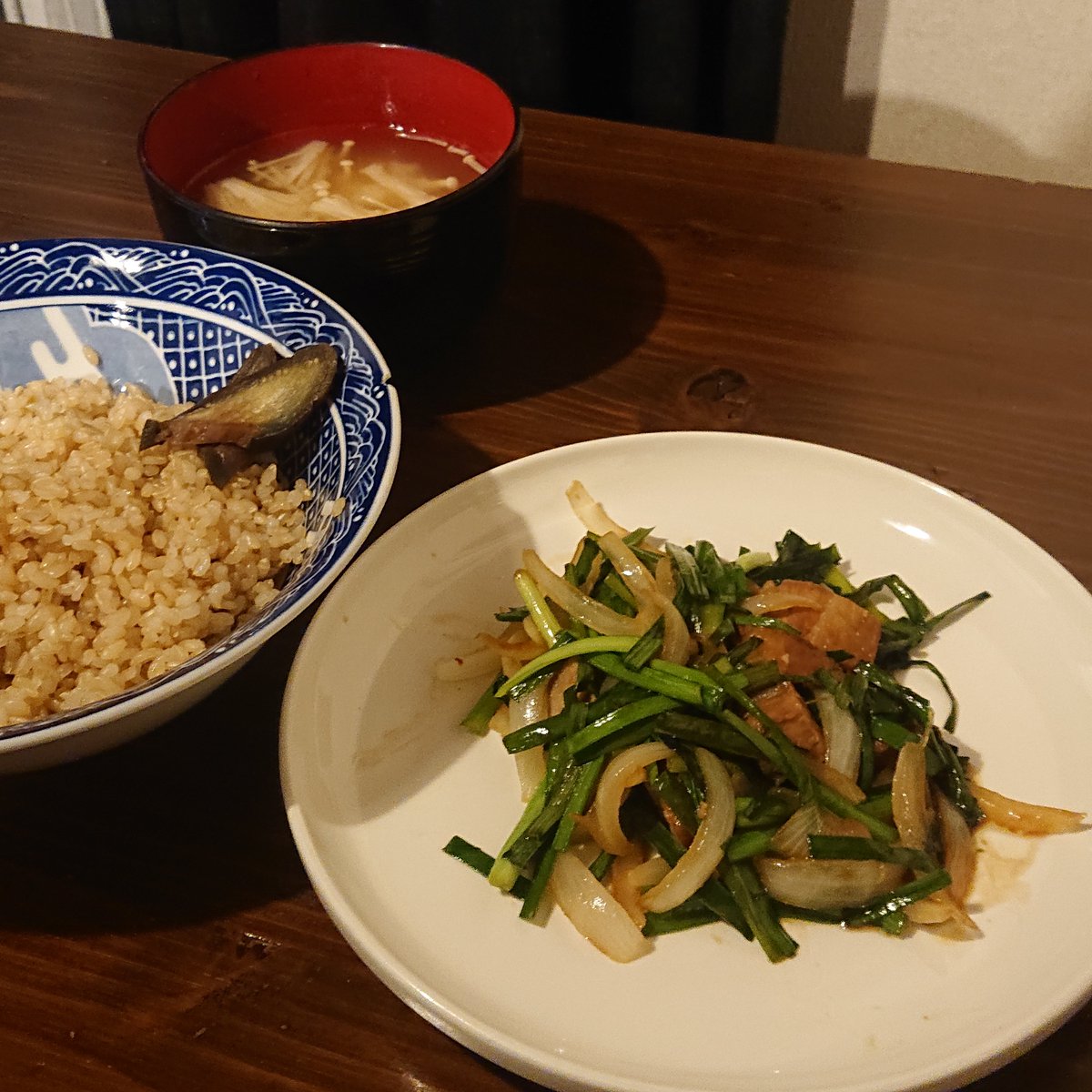 TAKUYA_YOSIOKA's tweet photo. 【ニラチャーシュー炒め】🥬🐷

取り敢えず玉葱を入れておけば
間違いなく美味しくなる✨
#自炊 #料理 #おうちごはん #拓珈琲 https://t.co/soCipMAtpA