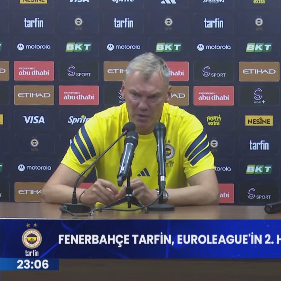 souvess's tweet photo. 🎙️Saras Jasikevicius maça sadece 8133 taraftarın gelmesi hakkında:

Fenerbahçe'ye geldiğimden beri böyle oluyor. Aralık'a kadar çok fazla taraftar gelmiyor. Aralık ile birlikte aniden taraftarlar gelmeye başlıyor. Yanılıyor olabilirim. Belki yeni yılda daha çok para kazanıyorlardır ve bu parayı Fenerbahçe basketbolu için harcamaya başlıyorlardır. Açıkçası bilmiyorum. Bunun hakkında daha önce konuştuk.

Taraftara mesajım: Maça gelin.