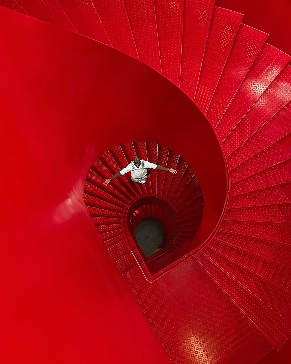 Complex's tweet photo. This guy only takes photos in the most unique locations 

📷 ndjolijean https://t.co/cGzcG56A5h