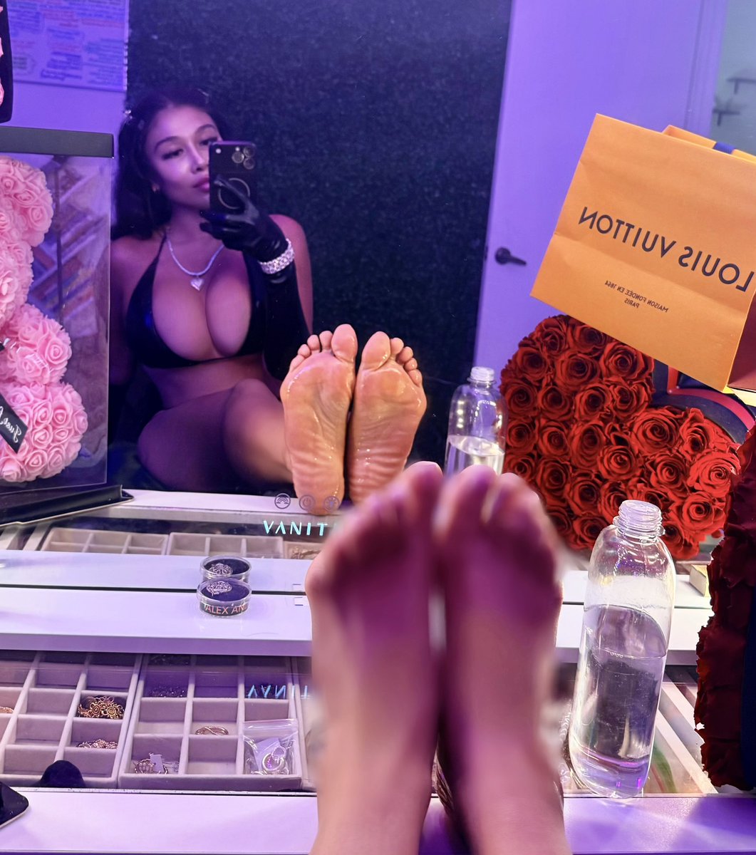 AurousTessa's tweet photo. So much to look at, and somehow you still know where you belong

Whalesub Paypig Cashcow Soles Findom https://t.co/tXw10mv1Y0