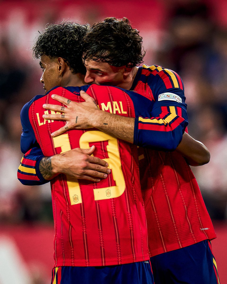 LigaFootbal's tweet photo. 🏁 TERMINÉ !

🇪🇸 L’Espagne s’impose largement 4-1 face à la Croatie en Ligue des Nations.

⚽️ Yamal x2
⚽️ Marc Pubill
⚽️ Nico Williams

Une victoire maîtrisée de la Roja ! 🇪🇸🔥

#VamosEspaña | #NationsLeague https://t.co/ly2QTIN6ps