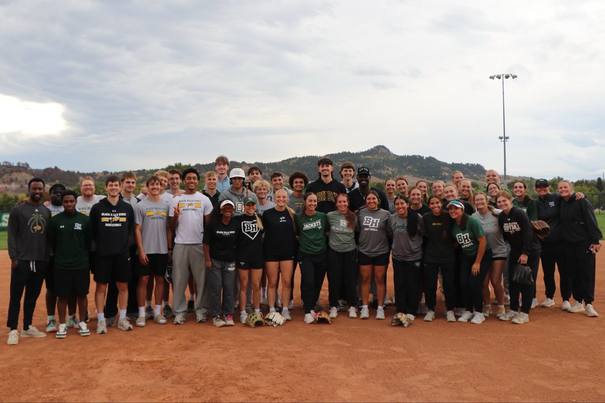BHSUSB's tweet photo. 4th Annual Homerun Derby with @BHSUMBB! 🔰🐝 https://t.co/WZq47QcWZ9