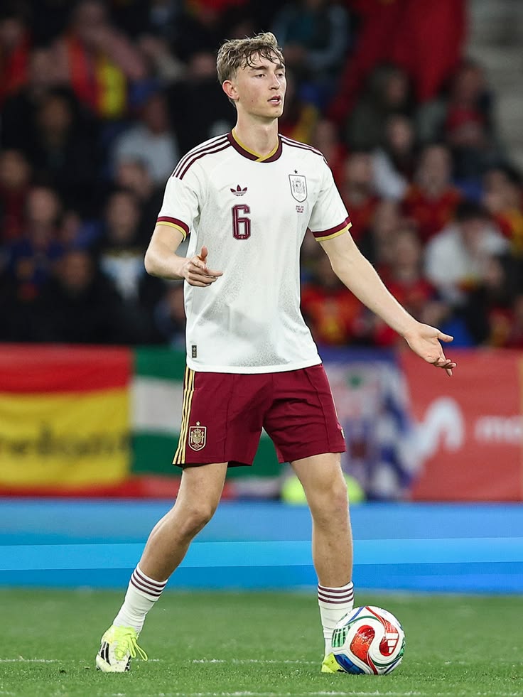 theMadridZone's tweet photo. 🚨 Dean Huijsen vs Croatia:

- 104 touches
- 95% passing accuracy
- 40 carries (!)
- 3 long balls
- 4 recoveries
- 2 clearances
- 1 big chance created

Solid. https://t.co/YFZ0KUkUNb