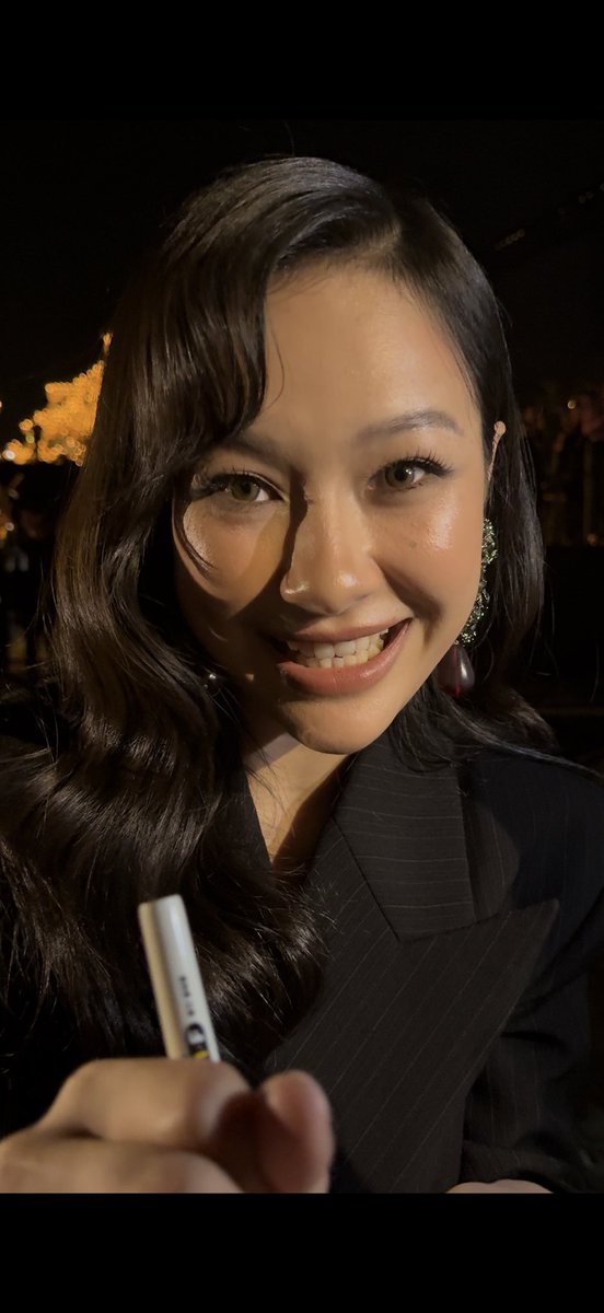 seekingillusion's tweet photo. my heart skipped a beat😭🫠 I love you so much pmilk proud of you💚

MILK PANSA SHINE PFWSS27
#YSLxMilkPansa 
#MilkPansa 
#SaintLaurentSS27 
#PFW #YSL 
#YvesSaintLaurent https://t.co/4dRzfXgC56