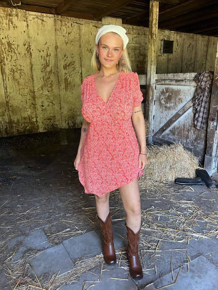 txascowgirll's tweet photo. chic outfit for now🤭 https://t.co/CrfbQawz8q