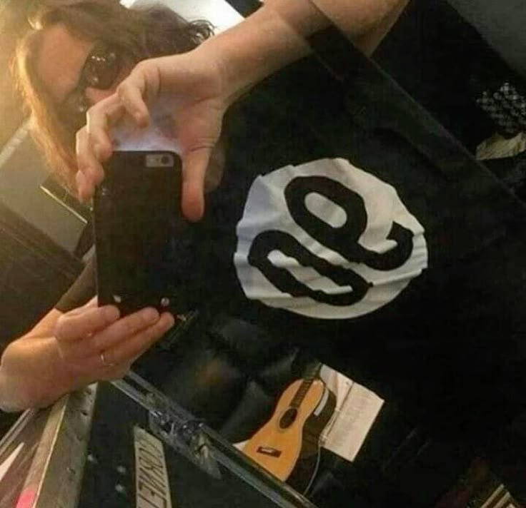 metabryd's tweet photo. Chris Cornell was so Facebook mom coded when he took pictures, I love him https://t.co/C20Bghq3V6