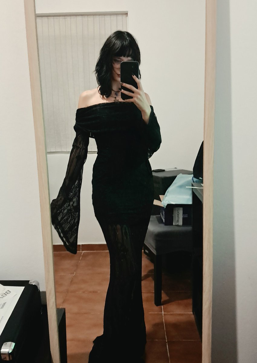 Carooll203's tweet photo. Por fin tengo EL VESTIDO AAAAAAA https://t.co/UZKs8VvvTF
