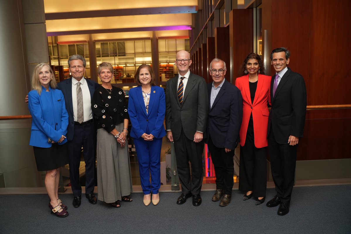 ltgovhashmi's tweet photo. Last night, I was honored to join David Brooks for a thoughtful conversation at the Library of Virginia. The Library, in partnership with VCU, has launched the Baldacci Civil Discourse and Collaboration Initiative, and Brooks helped to inaugurate this wonderful program. https://t.co/ZlVP7uw90F