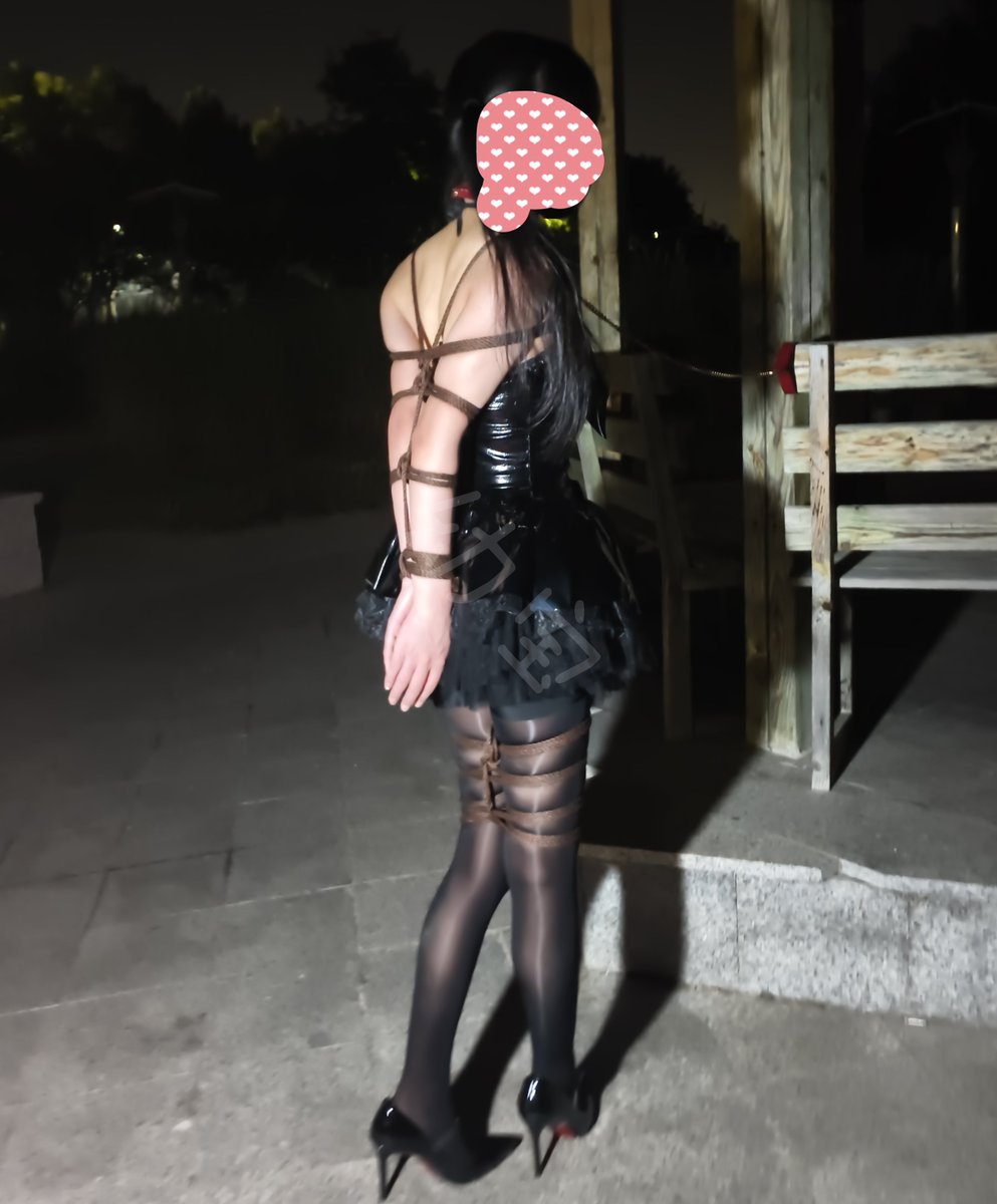 Doug_ing's tweet photo. 小恶魔在公园被坏蛋捕获了，��的好紧！跑不掉了呢…… https://t.co/CmeMKpuH0T