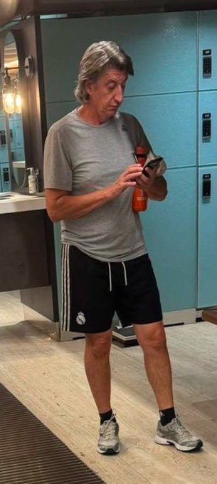 IvanCS_ok's tweet photo. Show de Juan Carlos Rivero @JCRIVEROTV : 
"Lamine no está haciendo buen partido". 
"Lamine se está regalando demasiado". 
"Lamine está arriesgando mucho". 

Lamine Yamal: 2 Golazos y 1 Asistencia
Se convierte en el jugador más joven lograr en un partido 2G y 1A

No somos conscientes en España de lo que es tener a un Lamine en la selección.

O tal vez algunos ya se huelen que esto va para largo y tratan de esconder la realidad. Pero lo grave es que este tio lo hace con nuestros impuestos!!!
No van a tener cuevas para esconderse todos los años que les queda por "comerse" a este monstruo de 19 años brillando en el fútbol mundial!