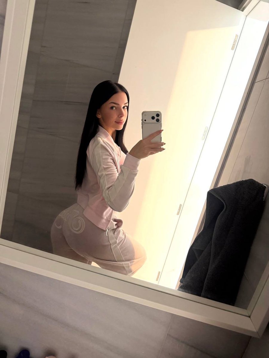 kimrosii20662's tweet photo. Gute Nacht dir auch, schlaf gut 🥰☺️ https://t.co/mkGlxyDMhe