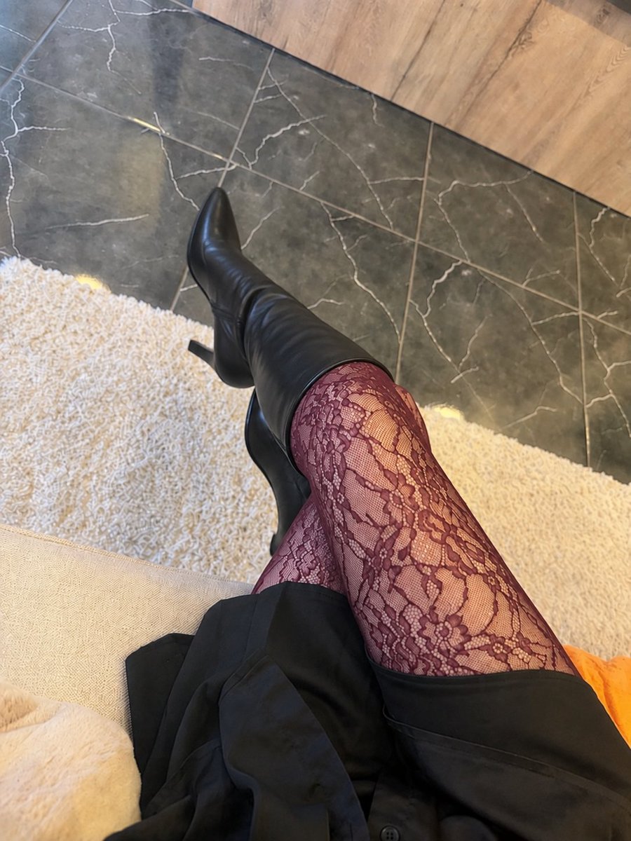 MissRwp's tweet photo. Queste calze sono ufficialmente le mie prefe🫶🏻 https://t.co/yfy9E4N1tc