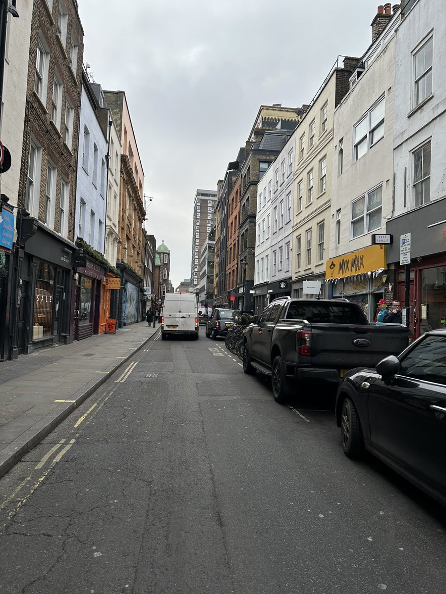 martyerbak's tweet photo. revisando mi galería me apareció esta foto de cuando estuve en la mismísima berwick street en london…el que sabe sabe https://t.co/U91skaGs0p