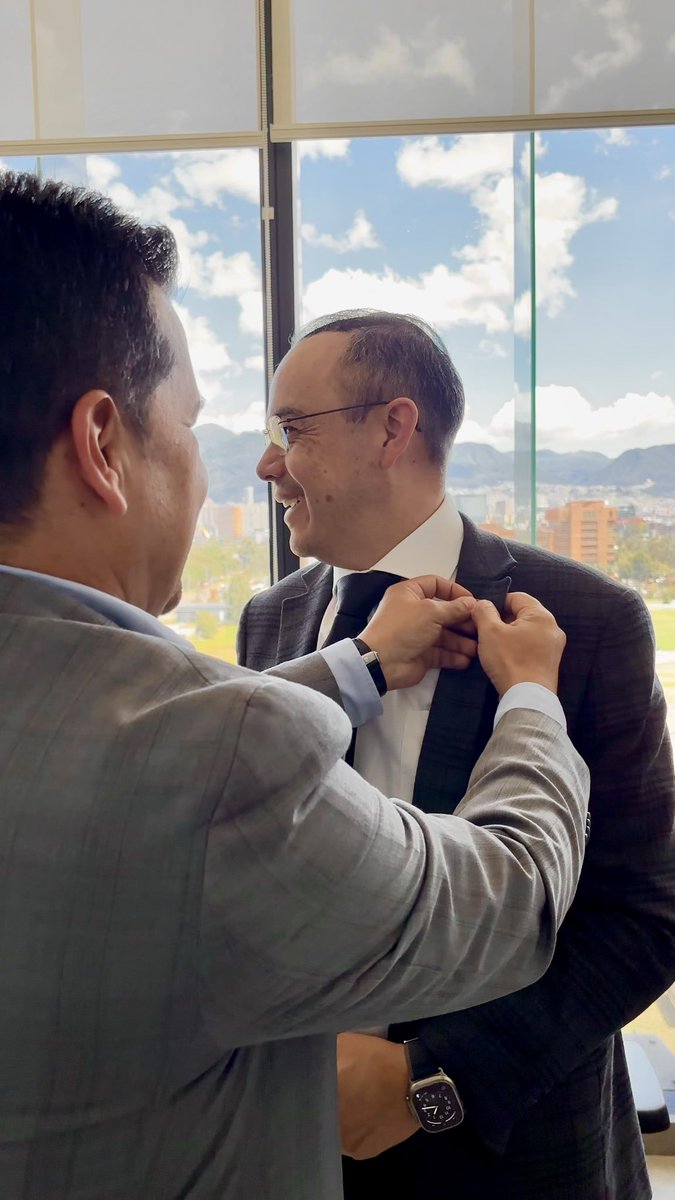 Fapuentess's tweet photo. 🚆 Junto a nuestra Representante por Cundinamarca @Alvarez_DM1 nos reunimos con el director de la @efrcundinamarca y la Asociación Colombiana de Ingenieros Ferroviarios para hablar sobre el proyecto #Regiotram.

Seguiremos haciendo seguimiento a los avances de este mega proyecto y promoviendo soluciones de movilidad para la región. Gracias por recibirnos @OrlandoSantiagC