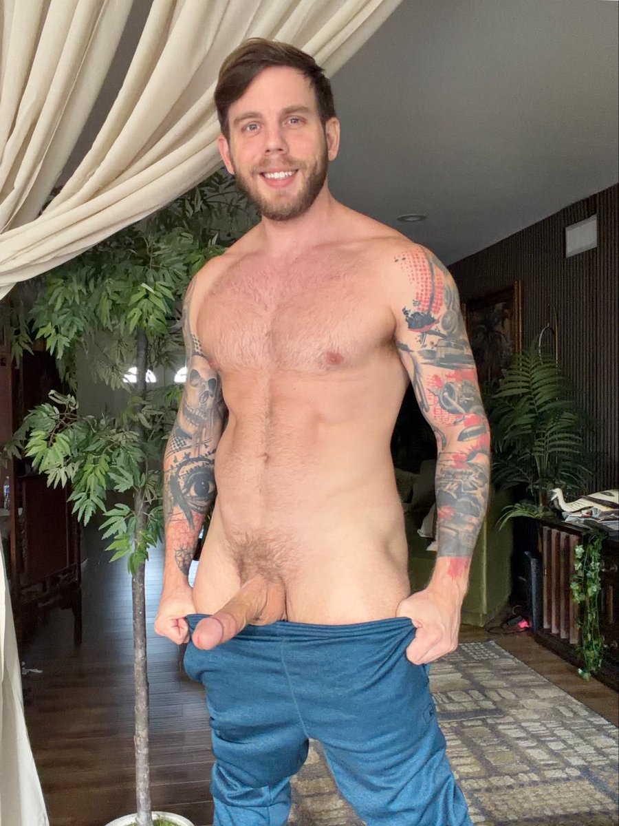 Hattrickz91's tweet photo. Repost if I make you horny 😉 https://t.co/8p9PFgEbrf