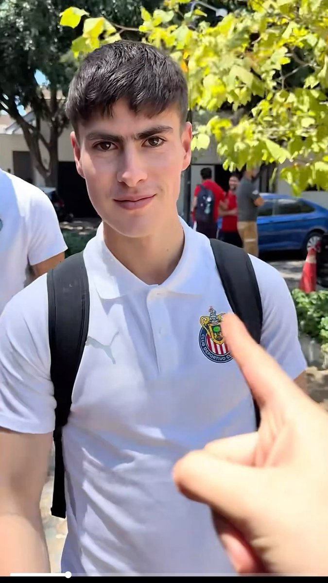luvltt's tweet photo. “Como te voy a olvidar”
au #brimiga
donde🐜se enamora del cacharpo de la micro en la que iba
o donde 🍓memoriza a qué hora y donde se sube el muchacho de ojos bonitos que vio una vez para casualmente siempre llevarlo a su destino https://t.co/zDIL5rGrq6