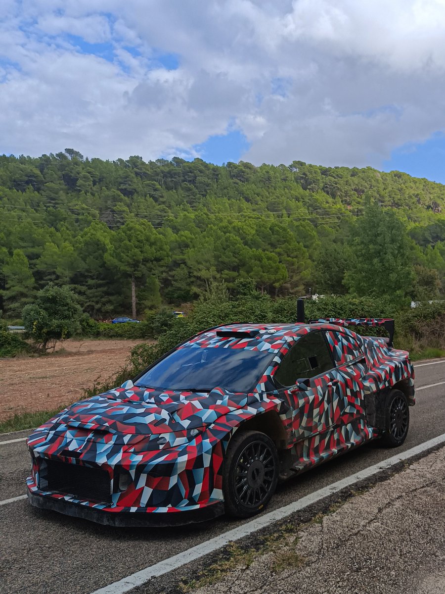 RallyeSport's tweet photo. La Toyota WRC27 encore en essais #WRC https://t.co/Cg4Es2lqms