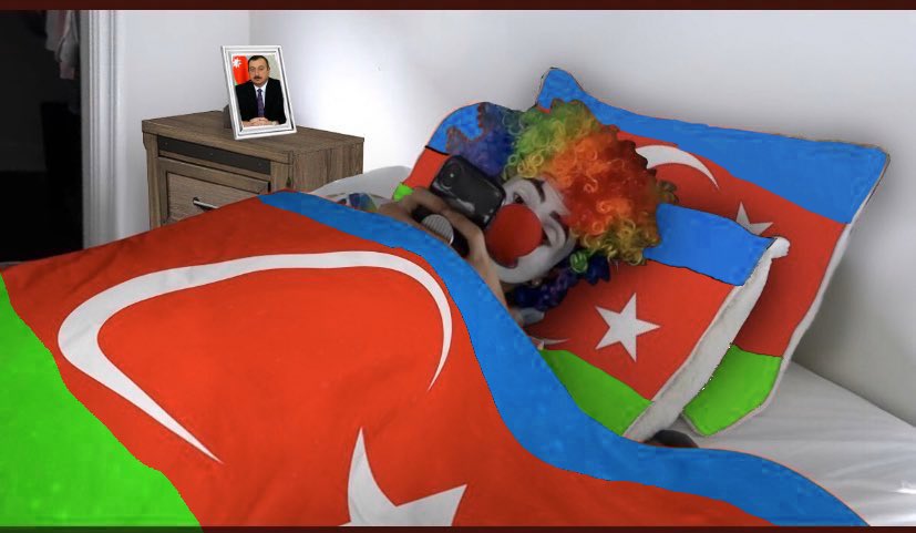 ChrisKhach's tweet photo. Live pic of Aziz writing this tweet btw https://t.co/VF5xM8VTuj