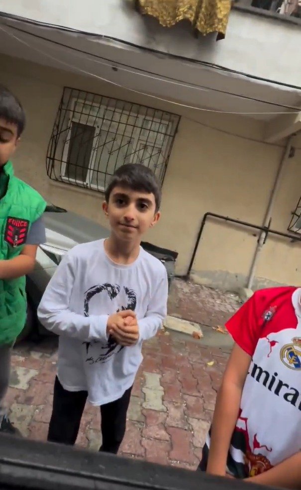AydemirEEray's tweet photo. Senin o Beşiktaşlı tertemiz suratın, üzerindeki Atatürk'ü kalbin gibi bembeyaz taşıman yeter çocuk. Üzülme. https://t.co/XJVjs9zAi8