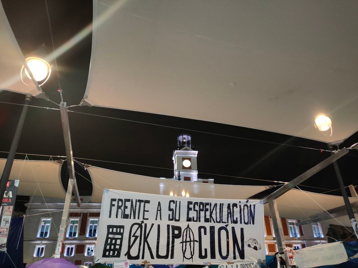 AnarquistasCL's tweet photo. #AcampadaSol
Frente a su espekulación... OKUPACIÓN https://t.co/zjCW6uygRo