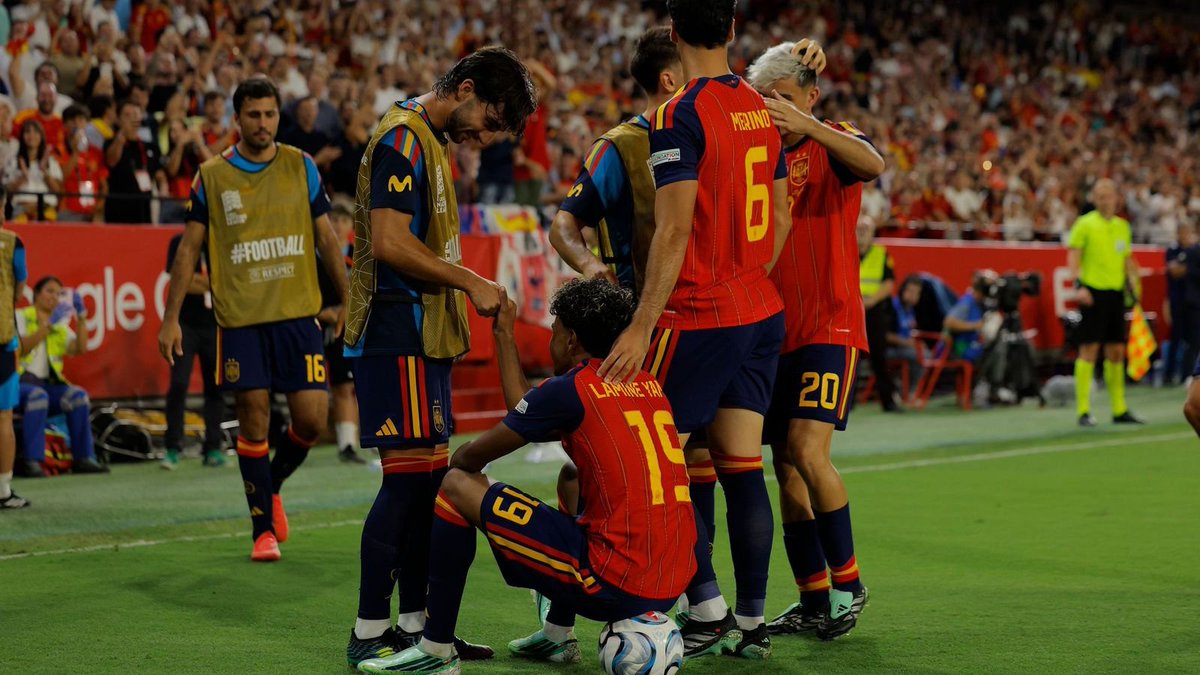 SerginhoM10_'s tweet photo. CLAVES ESPAÑA 4 - INGLATERRA 1

España gana y convence con un partidazo de Lamine Yamal que participó en 3 de los 4 goles de la selección campeona. Y otro más, 41 partidos invictos de la Selección Española. https://t.co/a9qzV3Cqoe