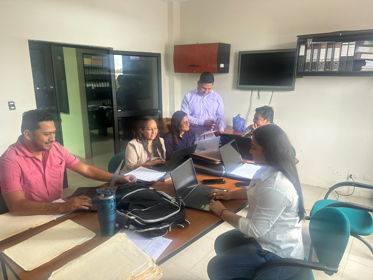 MIT_Ecuador's tweet photo. #LosRíos | Realizamos el levantamiento de información de predios como parte del programa Creamos Patrimonio, en los cantones Urdaneta, Pueblo Viejo y Montalvo.

📄 290 familias están cada vez más cerca de obtener sus títulos de propiedad.
🏠 Terrenos destinados a vivienda de hasta 2.000 m².