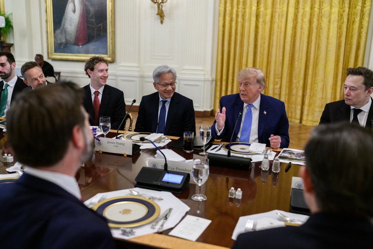 WhiteHouse's tweet photo. America leads the future of Super Intelligence. 🇺🇸 https://t.co/gHuBoMn7Wj