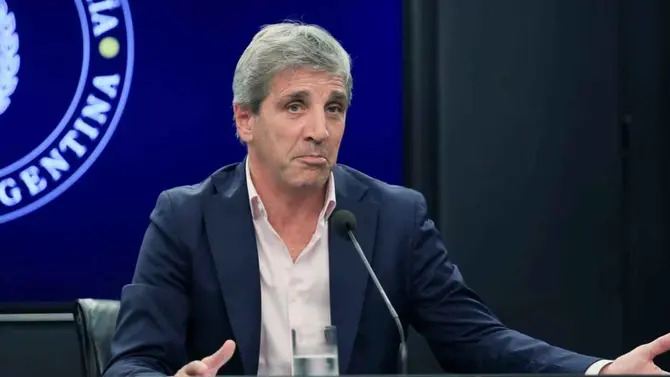 BairesParaTodos's tweet photo. Caputo calificó de "anticristo" a Kicillof y apuntó contra quienes piden devaluar https://t.co/voipQGyYAF #AxelKicillof, #Deuda, #JavierMilei, #LuisCaputo, #Reservas https://t.co/49ob5BXExC