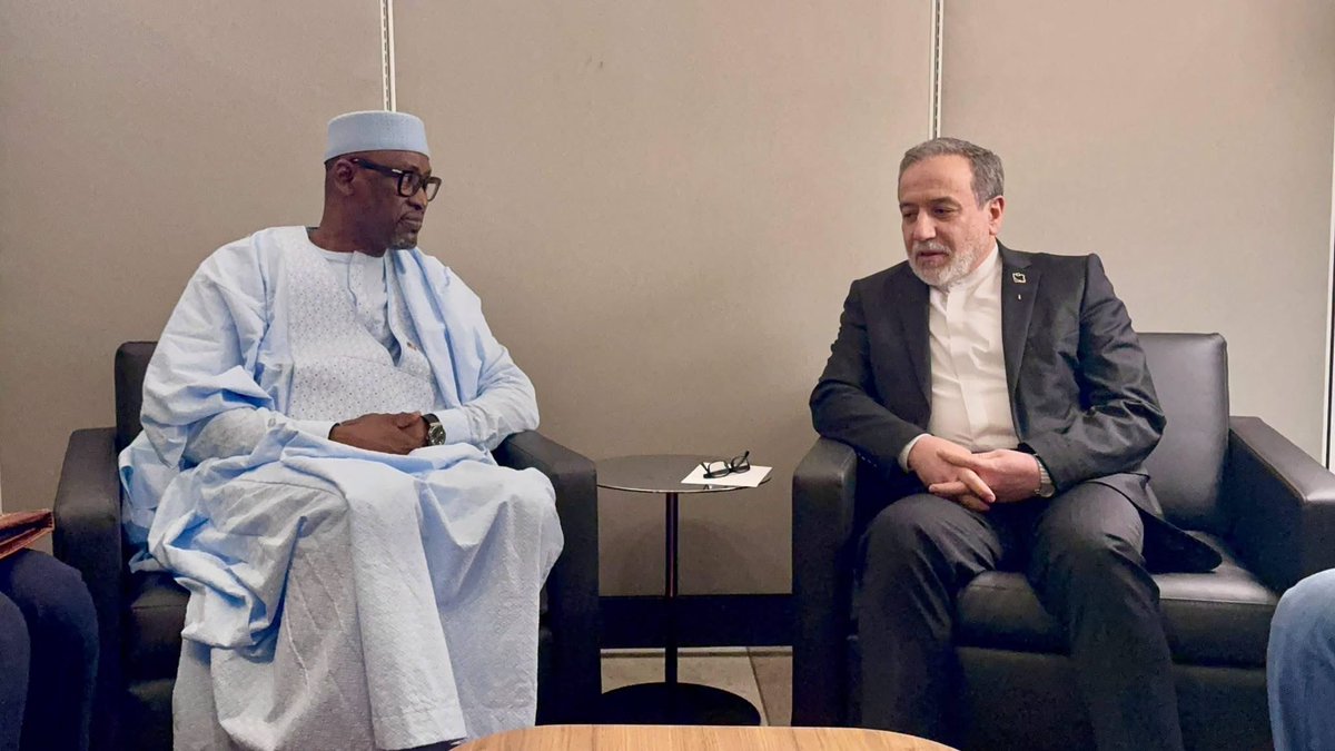 AbdoulayeDiop8's tweet photo. J’ai eu une rencontre bilatérale avec Son Excellence Monsieur Abbas Araghchi, Ministre des Affaires étrangères de la République Islamique d’Iran. 
 
Nous avons échangé sur les perspectives du renforcement des relations de coopération bilatérale, notamment dans les domaines prioritaires identifiés lors de la première session de la Commission mixte de coopération entre les deux pays, en août 2022 à Bamako.

Le Chef de la diplomatie iranienne a saisi cette occasion pour m’informer des derniers développements de la situation en Iran. Il a, en outre, salué la résilience du peuple et du gouvernement du Mali, ainsi que ceux des autres États membres de la Confédération AES dans la lutte complexe qu'ils mènent contre le terrorisme, soutenu par des sponsors étatiques étrangers.

Sur la situation sécuritaire au Moyen orient, j’ai souligné l'importance du dialogue et des négociations entre les parties concernées, en vue de la résolution rapide et durable des tensions actuelles.
