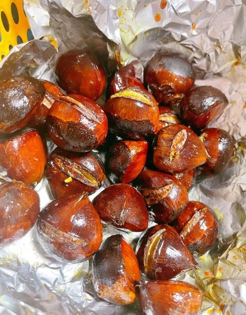 Iwanbj10's tweet photo. The fresh air of early morning dawns, the mood is so warm, and the delicate roast chestnuts add a nice touch to the quiet day. https://t.co/2Ipn5eomae