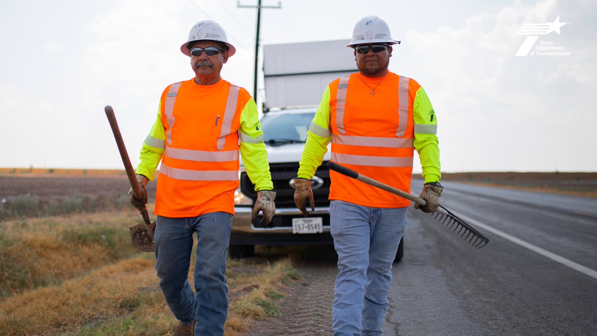 TxDOTPharr's tweet photo. OPERATION OPEN INLET! With the chance of heavy rain this week, crews from our #TxDOT Edcouch Maintenance Section have been patrolling areas most prone to flooding throughout the mid and upper Valley to make sure rain gutters and inlets are free of debris. https://t.co/c0c6Er3XB6