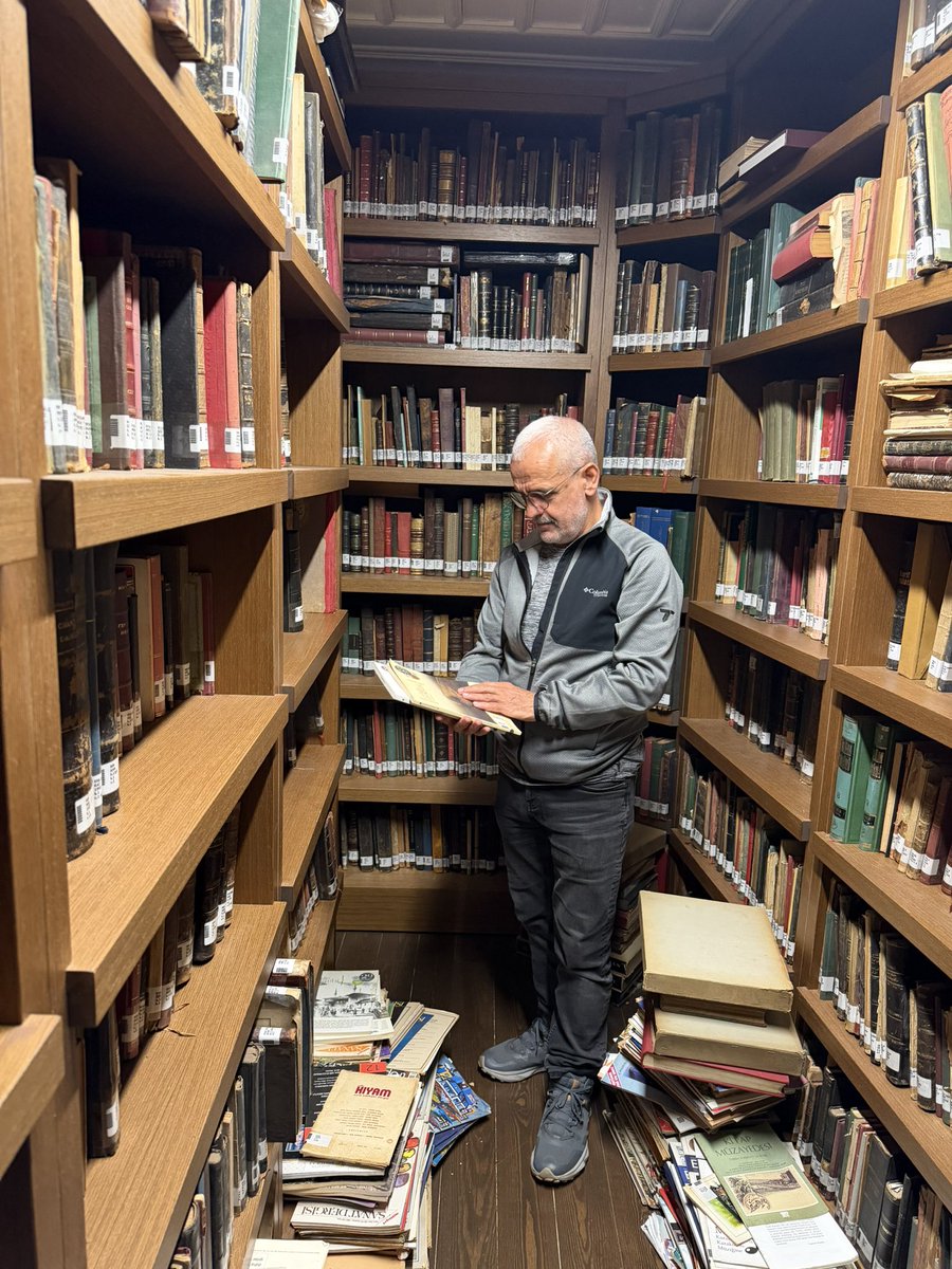 ayhankucuk61's tweet photo. Bugün, Yediiklim Dergisi’ni ve rahmetli Ali Haydar Haksal’ın kitaplarla yoğrulmuş dünyasını ziyaret ettik.

Amacımız, Ali Haydar Haksal’ın hatırasına, yılların birikimine, edebiyata adanmış bir ömre ve güçlü bir yayıncılık hafızasına yakından tanıklık etmekti.
#İlkeYayıncılık https://t.co/xZUrx5wkg7
