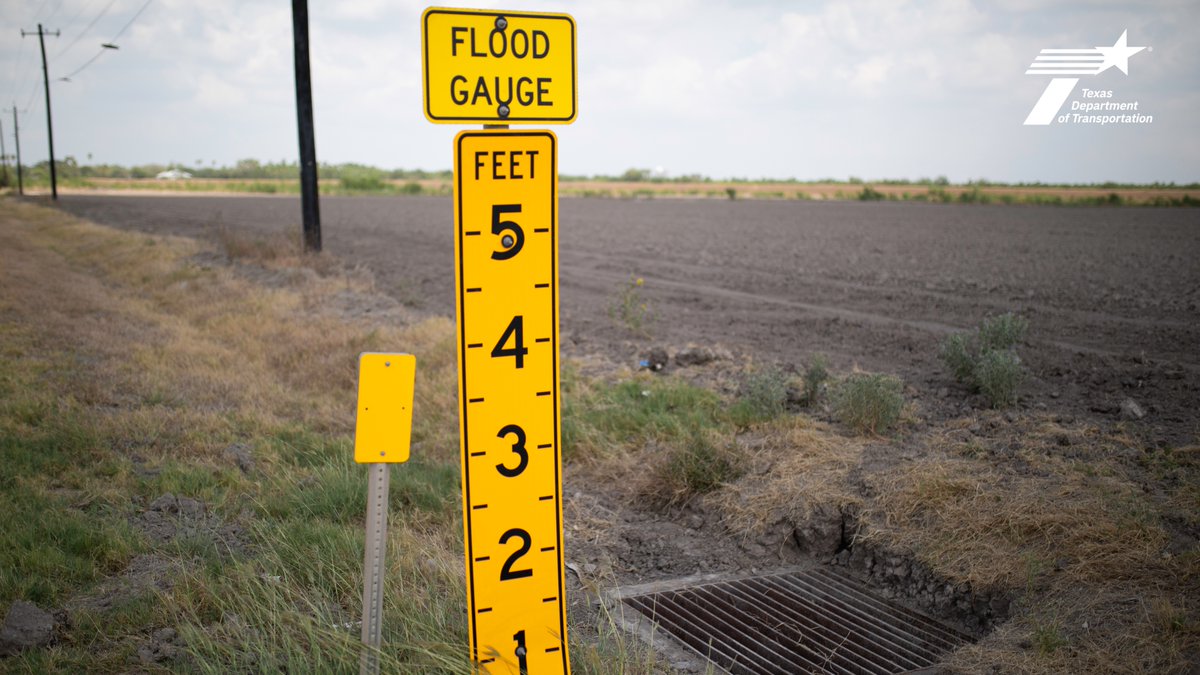 TxDOTPharr's tweet photo. OPERATION OPEN INLET! With the chance of heavy rain this week, crews from our #TxDOT Edcouch Maintenance Section have been patrolling areas most prone to flooding throughout the mid and upper Valley to make sure rain gutters and inlets are free of debris. https://t.co/c0c6Er3XB6