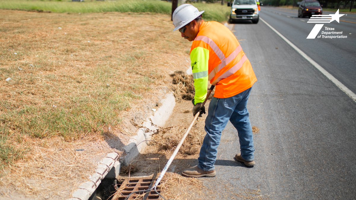 TxDOTPharr's tweet photo. OPERATION OPEN INLET! With the chance of heavy rain this week, crews from our #TxDOT Edcouch Maintenance Section have been patrolling areas most prone to flooding throughout the mid and upper Valley to make sure rain gutters and inlets are free of debris. https://t.co/c0c6Er3XB6