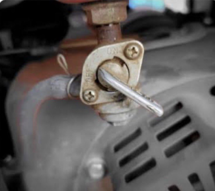 TWEETORACLE's tweet photo. FUEL SAVINGS TIPS  FOR YOIR GENERATOR 👇👇(A MUST READ) 

When you put ON your generator and turn On the fuel tap, do NOT turn it all the way down to the end as that will mean maximum fuel ⛽️ consumption by the generator as it runs. 

Instead do this 👇

Turn the fuel tap Only half way (see image attached for vivid visual description) so that way the fuel consumption will only be minimal. This has been working for me for years and it ensures DOUBLE savings on fuel consumptions. For example now If na fuel wey suppose last 5hrs e go now last 10hrs cos of the way you have adjusted the fuel tap. Go and try this and let me know if you have any question(s)

Fuel has become a very expensive commodity so it’s important to adapt wisely to the times. 

Please RT and SHARE cos you might be helping someone on your TL without realizing it.