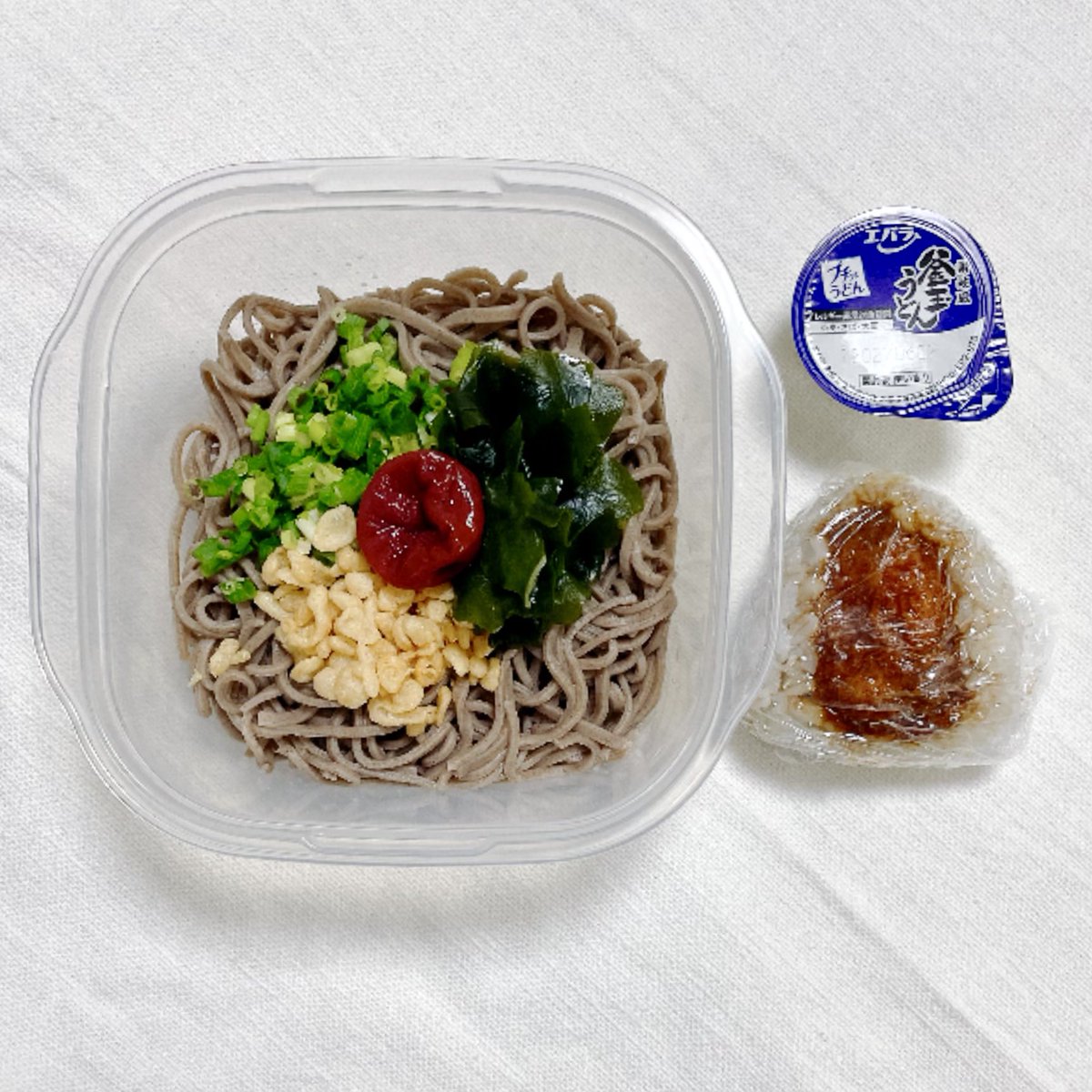 alc88pct's tweet photo. ぶっかけそばと味噌カツのミニおにぎり
 #お弁当 #お弁当記録 #お弁当作り https://t.co/JbNIfCFBhj