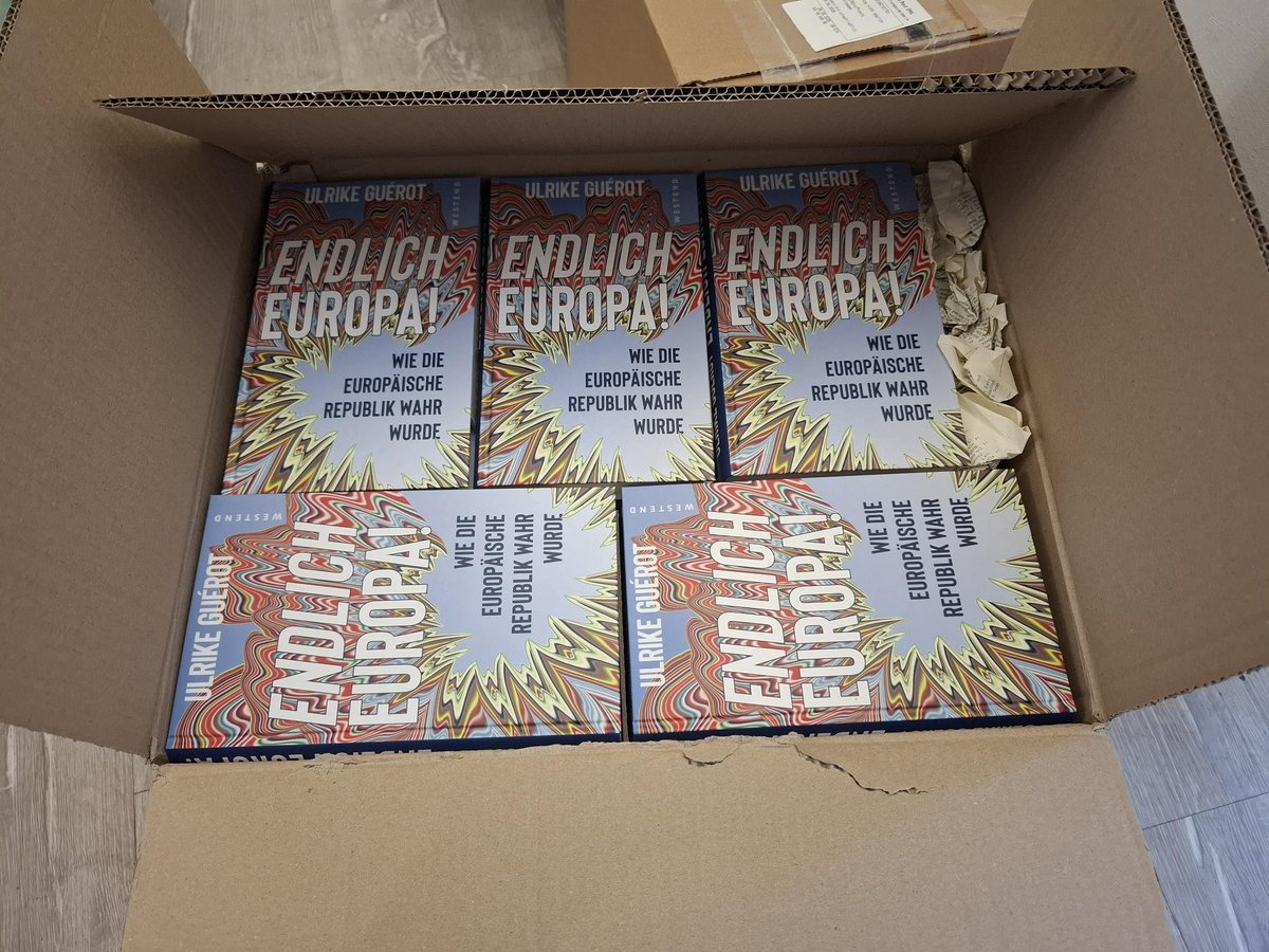 ulrikeguerot's tweet photo. Es ist da:-) https://t.co/dDhJbgX1YJ