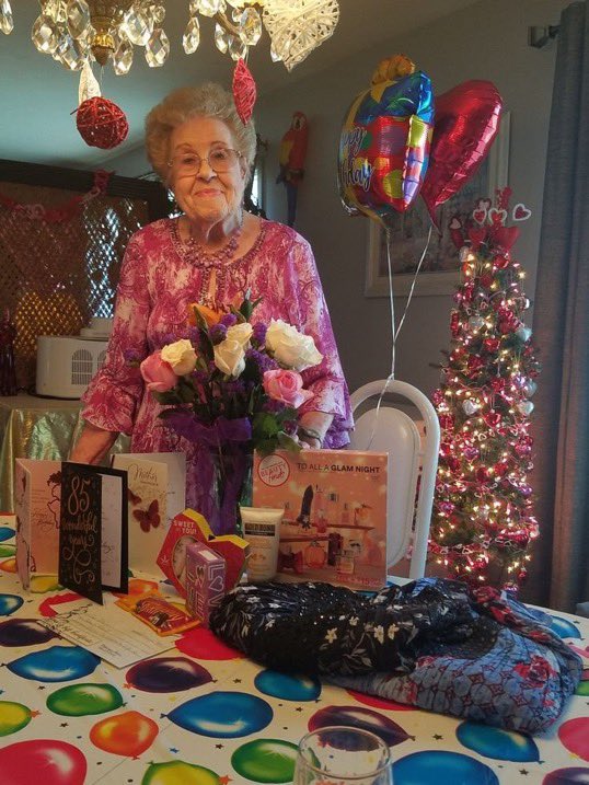 allison_bakerrr's tweet photo. I decided to surprise my mom; happy birthday, Mom
#love 
#Atlantameets https://t.co/Oim90aOg3P