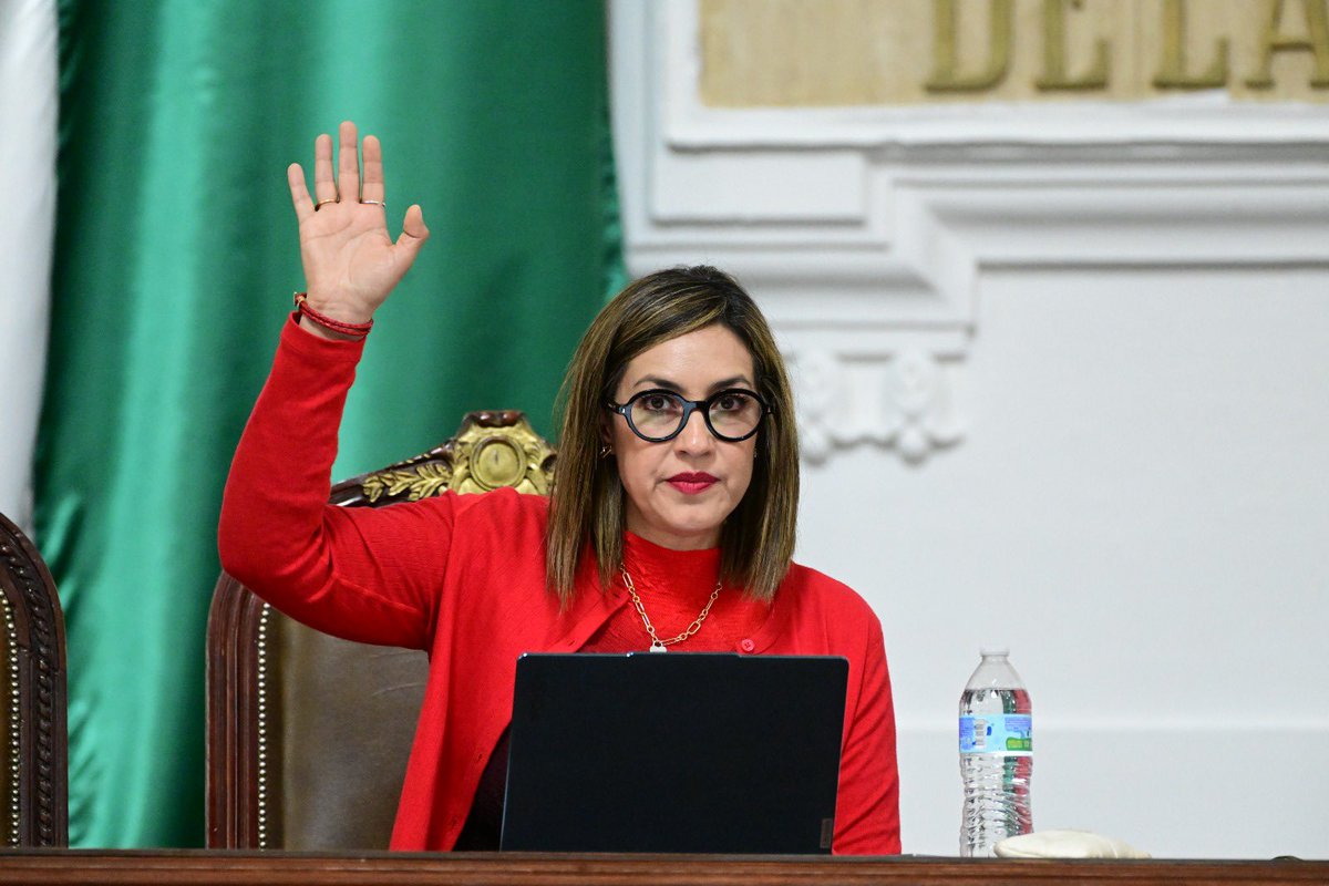jguerreromaya's tweet photo. 🏛️ Hace unos meses impulsé una nueva forma de conmemorar el 12 de octubre, poniendo en alto la resistencia, la dignidad y la lucha contra el racismo.🖐🏽✊🏿

Hoy damos un paso diferente: que cada 12 de octubre los edificios públicos de nuestra Ciudad se iluminen de rojo, como símbolo de fuerza, memoria y resistencia.❤️

🫱🏽‍🫲🏿Gracias por el acompañamiento a @Racismo_MX, @CumbreAfro y Pachanga Antirracista por sumarse a esta iniciativa y trabajar por una sociedad más justa y libre de discriminación.