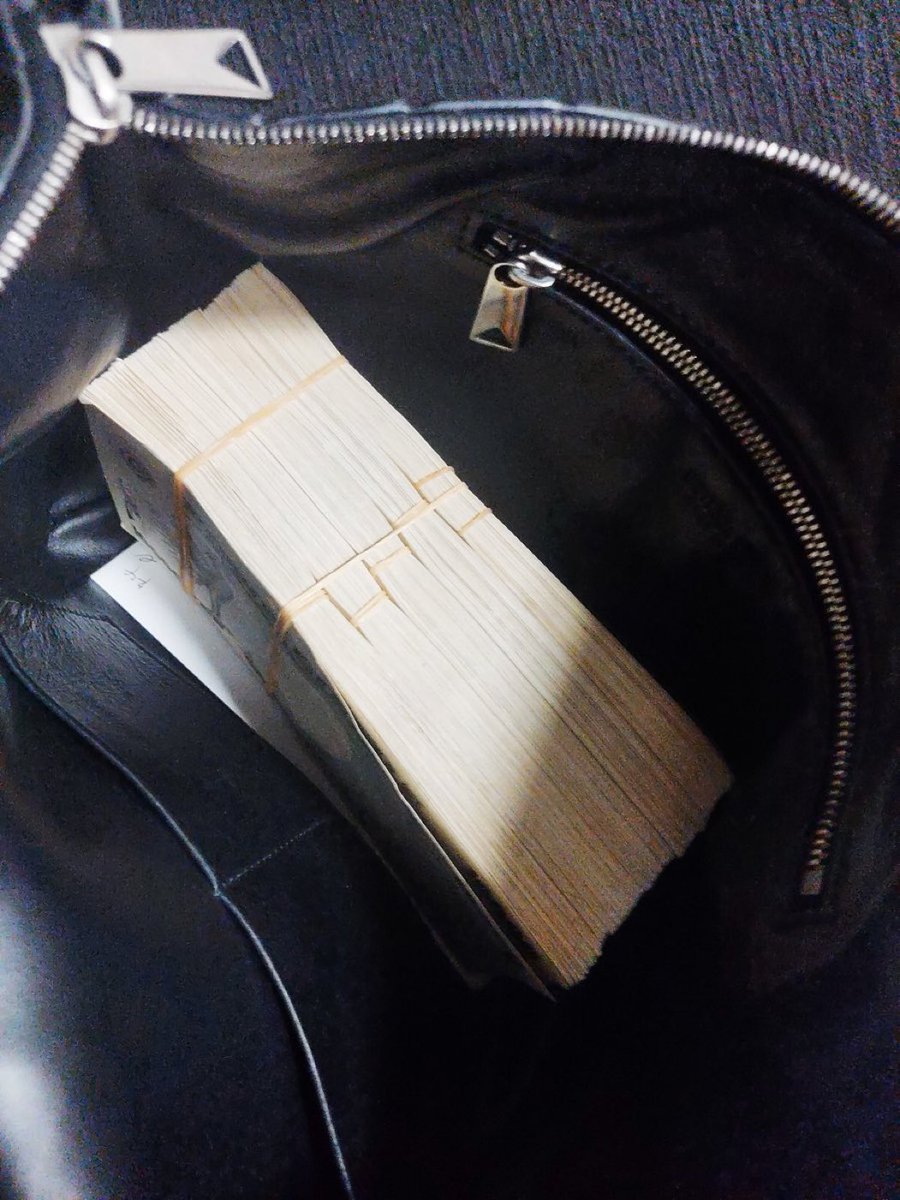 TamadaTard's tweet photo. 年玉第３弾🎍

純粋に金。第３弾は普通に現金をプレゼント。お年玉袋はなし、振り込みかアマギフかPayPayで受け渡し。最低一人三万円から。総額未定だけど多めにする。 https://t.co/aZaTZPz082