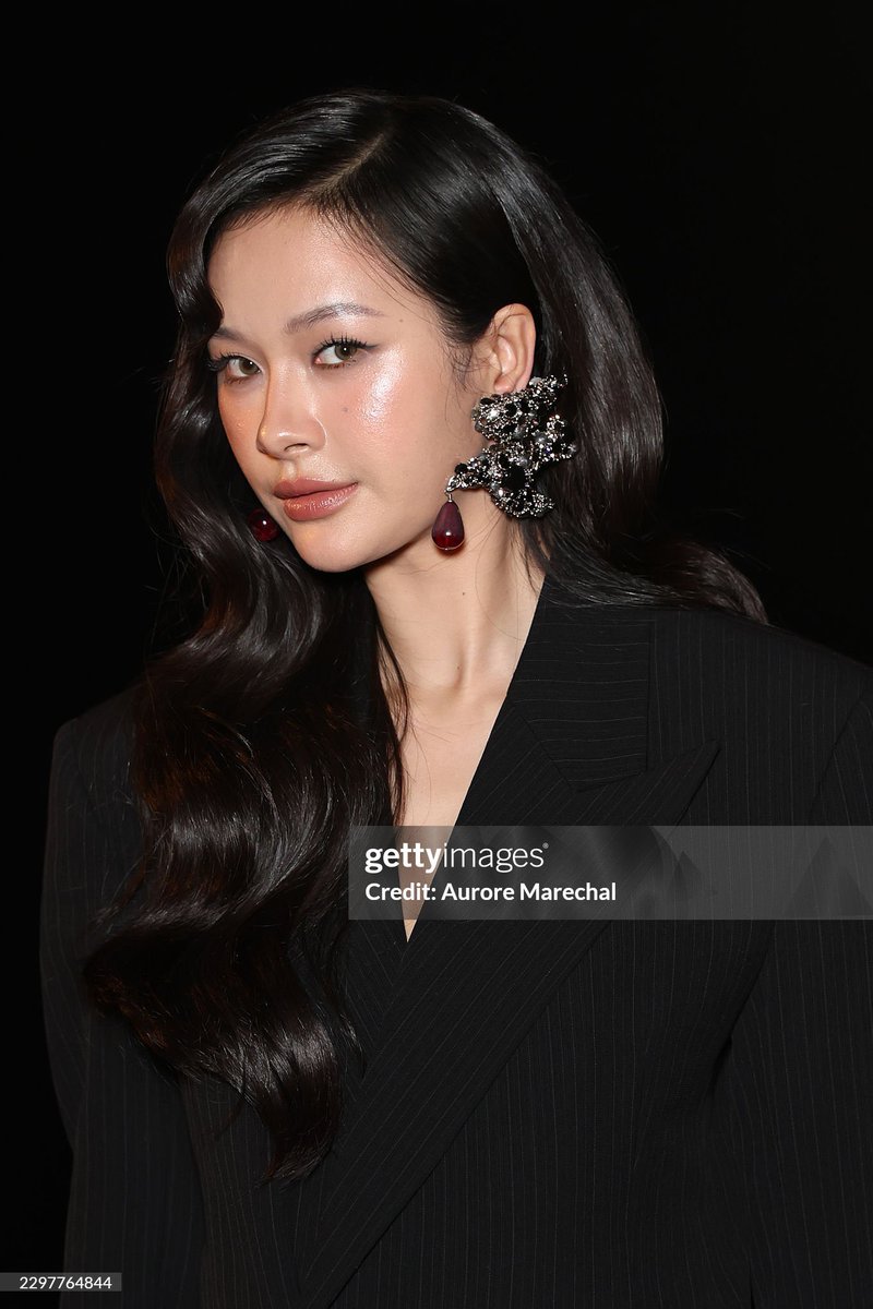 INFINITYENTTH's tweet photo. สวย หรู สำหรับสาว ‘มิ้ลค์ พรรษา วอสเบียน’ @panlyyy Saint Laurent Brand Ambassador @YSL ขณะเข้าร่วมชม Saint Laurent Women's Summer 2027 Show by Anthony Vaccarello at Paris Fashion Week ที่ผ่านมา 

MILK PANSA SHINE PFWSS27

#YSLxMilkPansa 
#SaintLaurentSS27
#MilkPansa #YSL
#PFW #YvesSaintLaurent