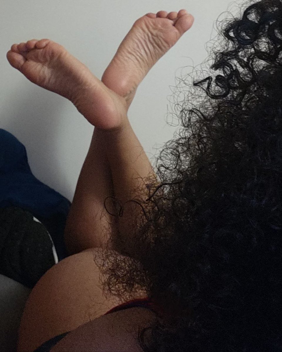 8ngele's tweet photo. Yesterday a brave boy decided to take both my feet down his throat at once.... He tried so hard 🤭 https://t.co/ciuVmvH9ZE
