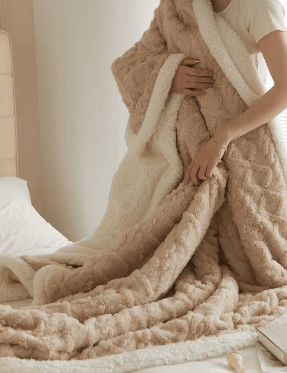 steph_h_200_5de's tweet photo. [Check out the exquisite blanket from Qianshe Studio! Perfect for cozy moments anytime]， https://t.co/MKrvpHYqff