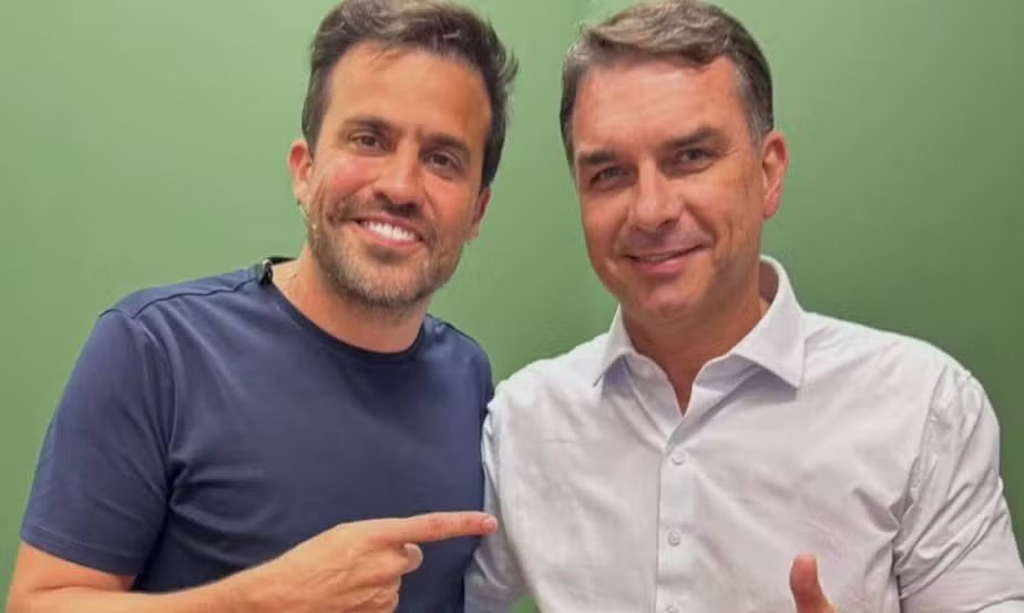 eleicoesempauta's tweet photo. 🇧🇷 Flávio Bolsonaro deverá ter Pablo Marçal como ministro na área do Empreendedorismo, se eleito (CBN). https://t.co/c5bn7eRDwW