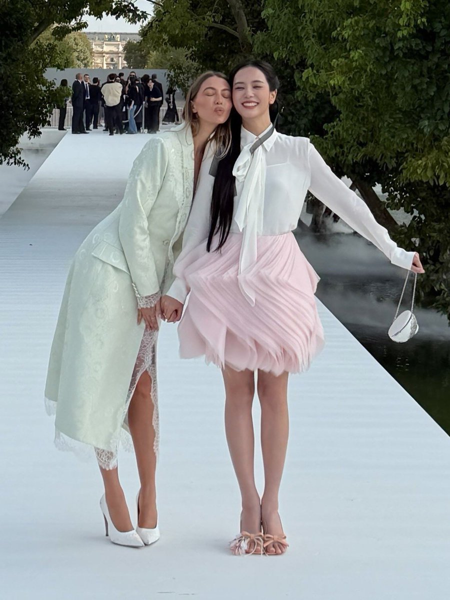 fbechaesoo's tweet photo. y así nacio una nueva hermandad 🤍 https://t.co/bsdGVkgIwe